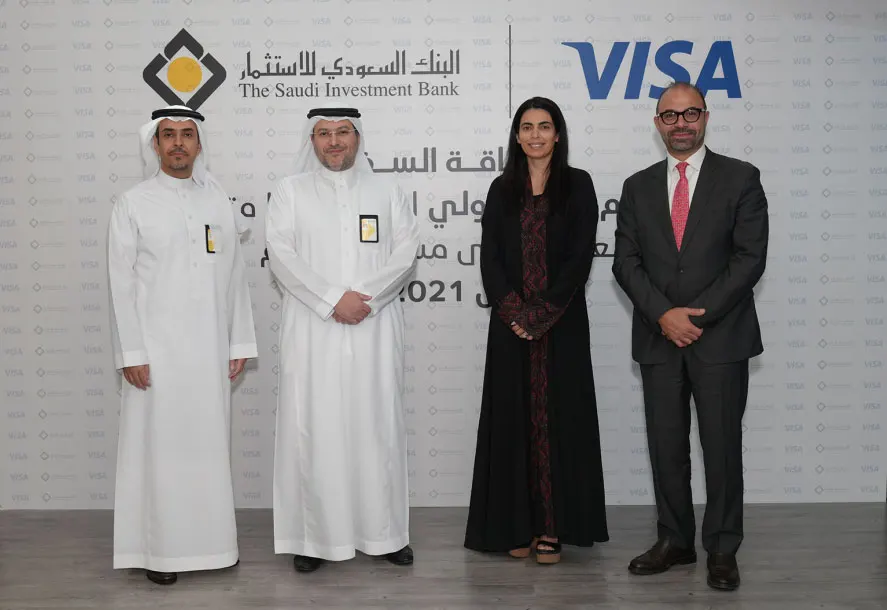 شركة Visa  تكرم البنك السعودي للاستثمار لتسجيل بطاقة السفر أعلى حجم إنفاق في العالم ضمن فئتها لعامي 2022 -2021