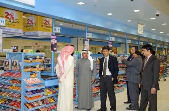 Bank staff at the Lulu Hypermarket