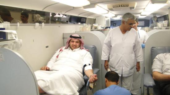 Mr. Musaed Al-Mineefi, General Manager of the Bank participating in the blood donation campaign