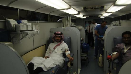 Mr. Musaed Al-Mineefi, General Manager of the Bank participating in the blood donation campaign