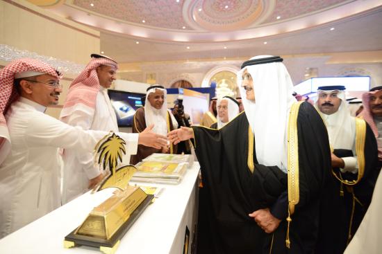 SAIB’s CEO receiving the award from the Governor of Riyadh Province