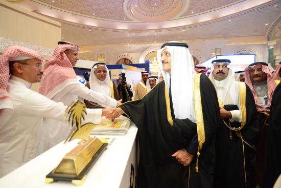 SAIB’s CEO receiving the award from the Governor of Riyadh Province